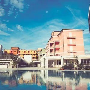 Курортный комплекс Ai Pozzi Village &, Лоано